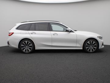 Fahrzeugabbildung BMW 320d xD SportLine HUD DAB 360°Stop&Go Alarm AHK