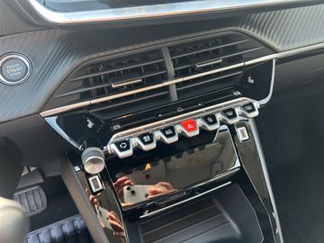 Peugeot 208 1.2 110 Allure KeyLess+LED+SHZ+Alcant.+PDC