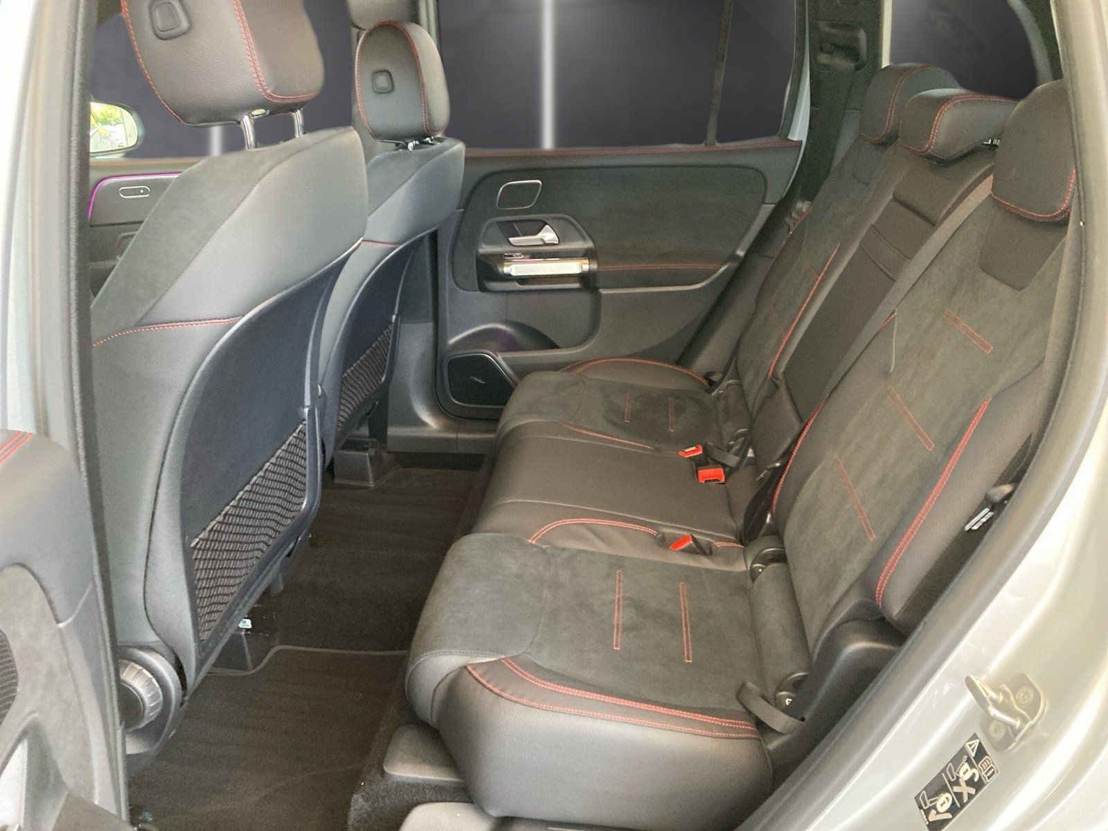 Fahrzeugabbildung Mercedes-Benz GLB 220 4M AMG*AHK*Distro*Totwin*Burmester*Night
