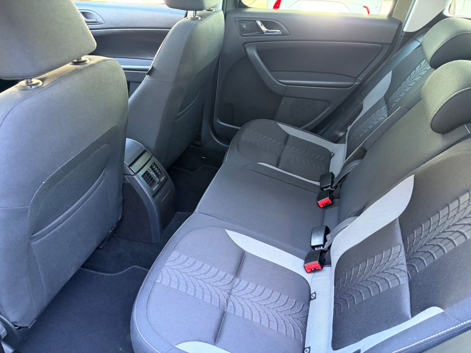 Fahrzeugabbildung SKODA Yeti Adventure+AHK+Navi+SHZ+Allw.LM+BT+PDC