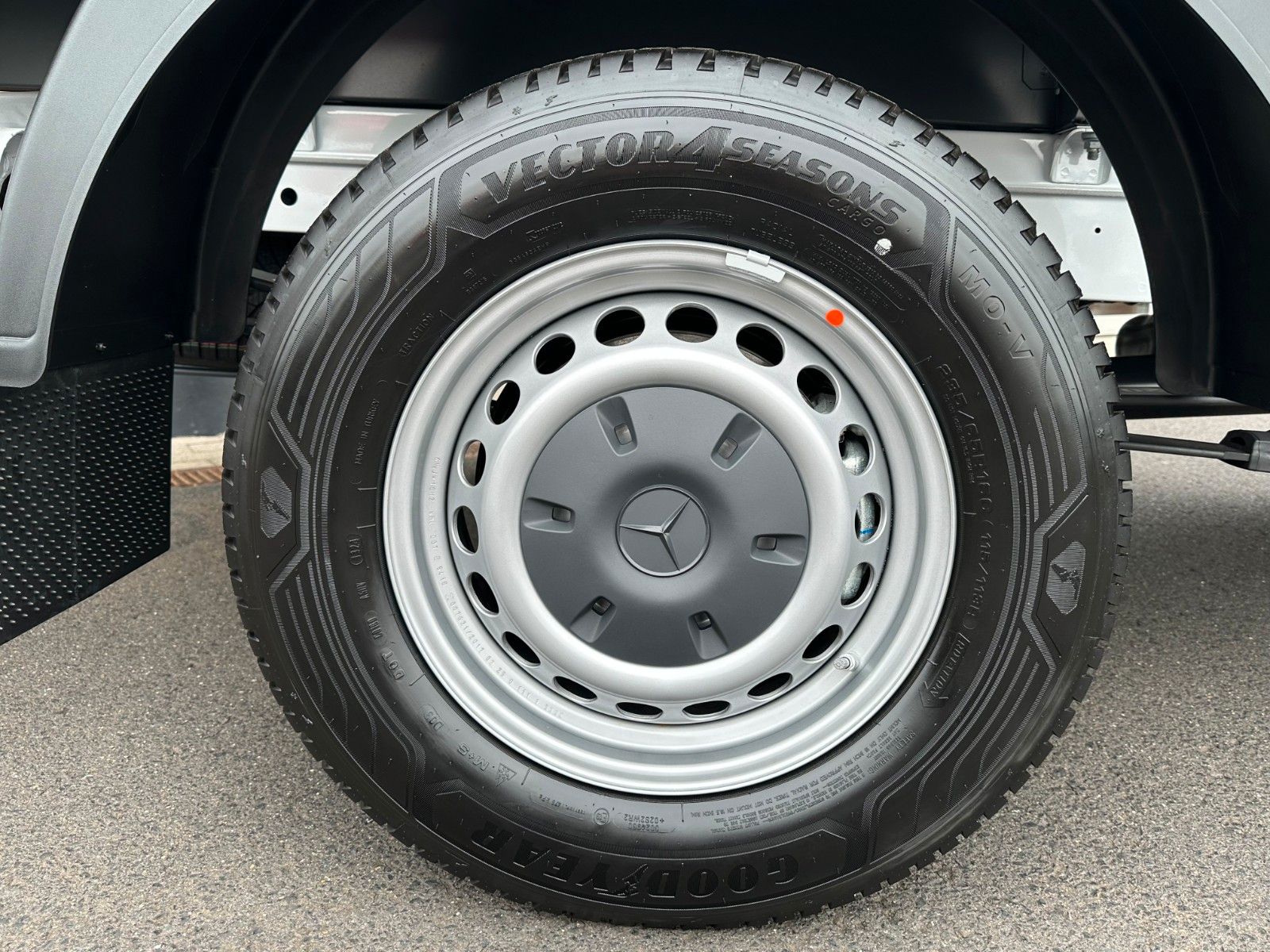 Fahrzeugabbildung Mercedes-Benz Sprinter 317 CDI 3665 9G DoKa AHK Klima