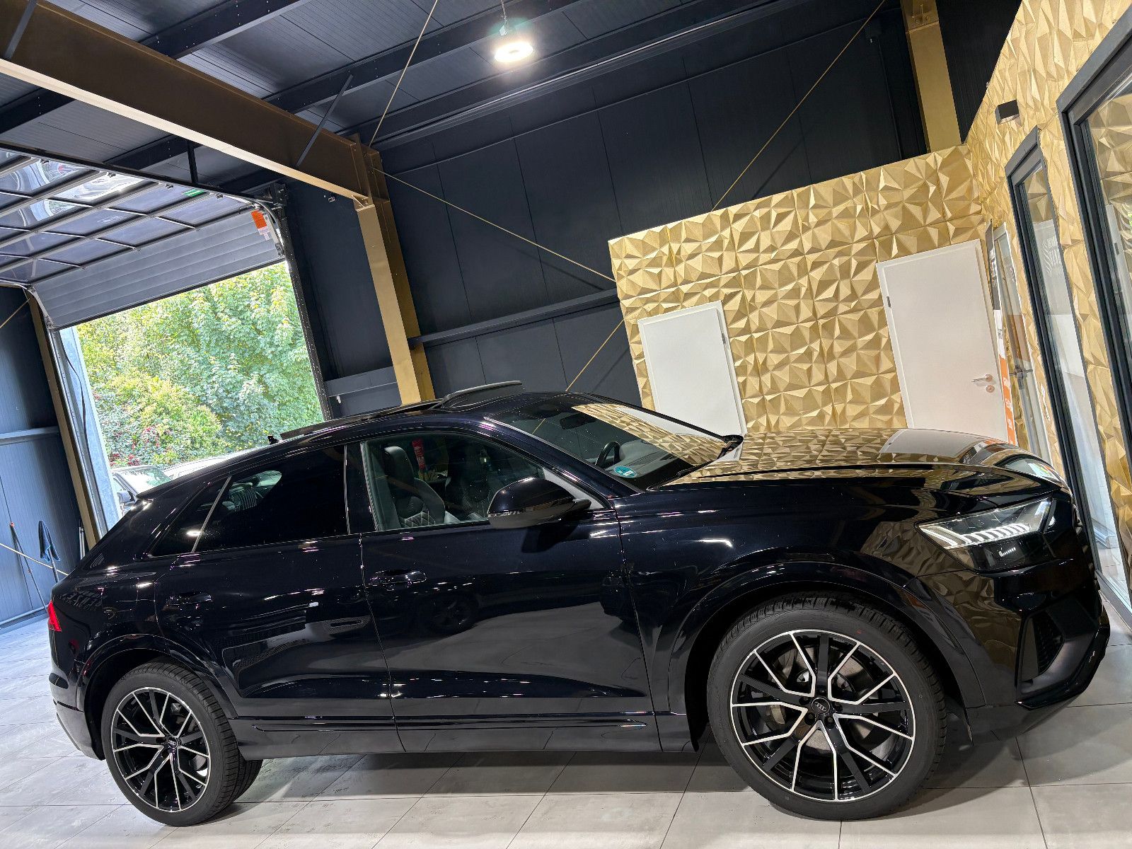Fahrzeugabbildung Audi Q8 50 TDI quattro/PANO/NACHTSICHT/MEMORY/APPLE/