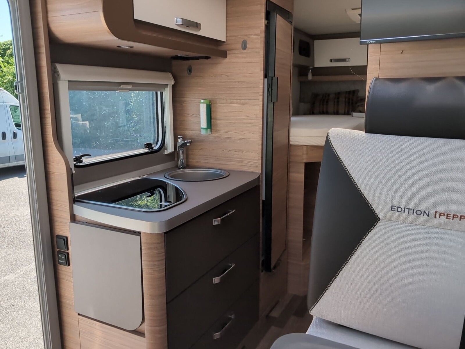 Fahrzeugabbildung Weinsberg CaraCompact EDITION PEPPER 600 MEG Markise, TV
