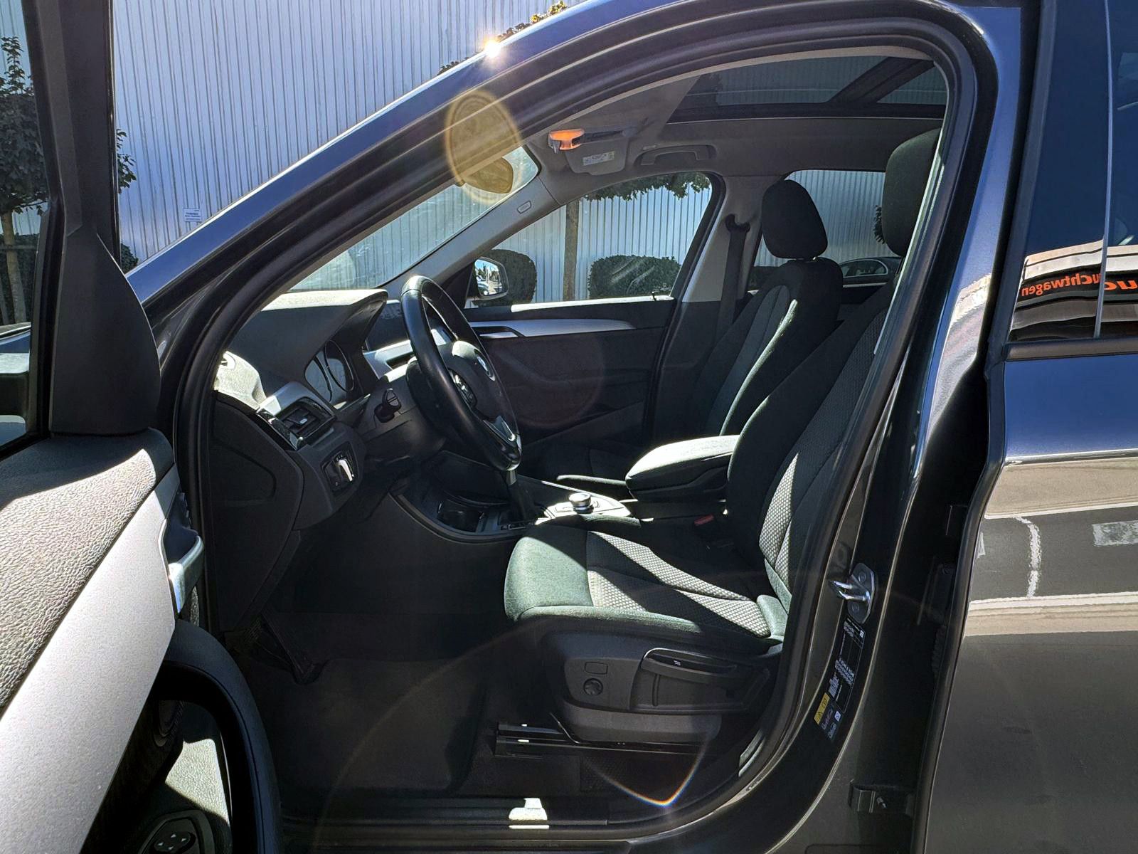 Fahrzeugabbildung BMW X1 xDrive25e Advantage ACC KAM LED PANO AHK SHZ