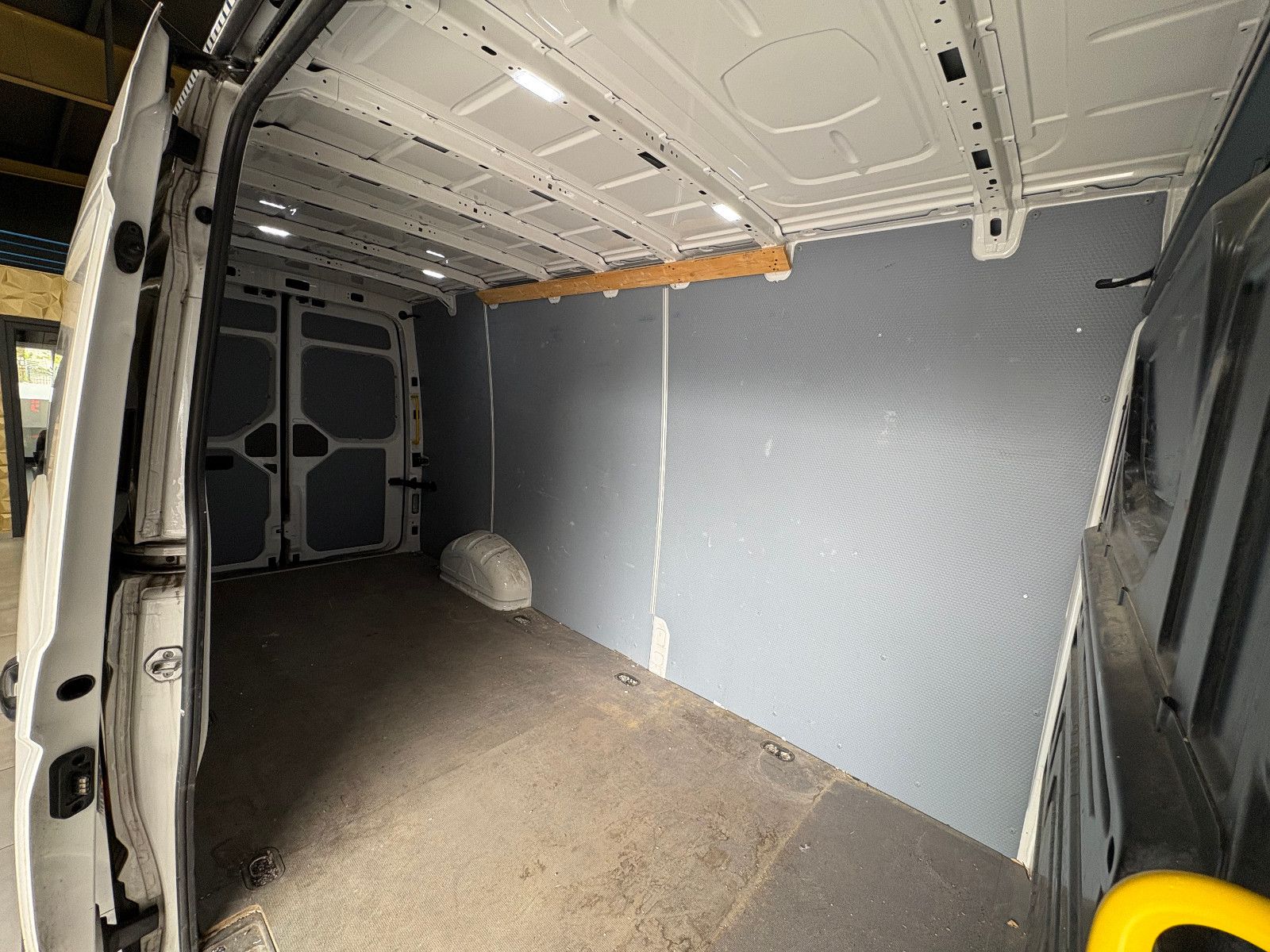 Fahrzeugabbildung Volkswagen Crafter Kasten Kasten 35 lang Hochdach FWD/3-SIT