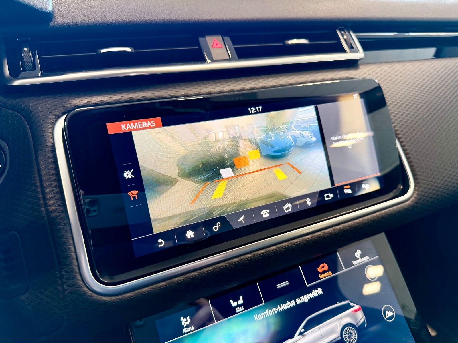 Fahrzeugabbildung Land Rover Range Rover Velar P250 R-Dynamic SE DesignPaket