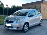 Toyota Yaris 1.3(87ps) *Wenig Kilometer*TÜ... - Toyota Yaris: 1.8