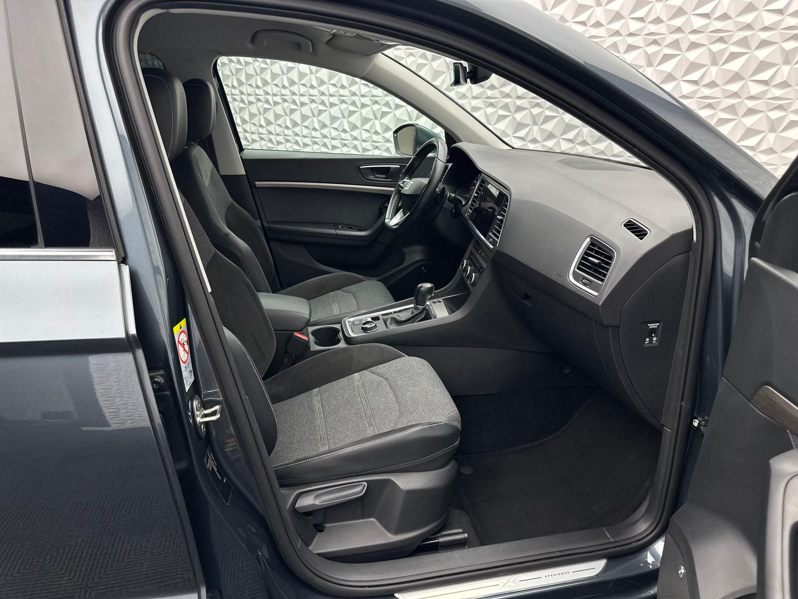 Fahrzeugabbildung SEAT ATECA 1.5TSI ANDROID/KAMERA/PDC/ACC/AHK/LED/NAVI