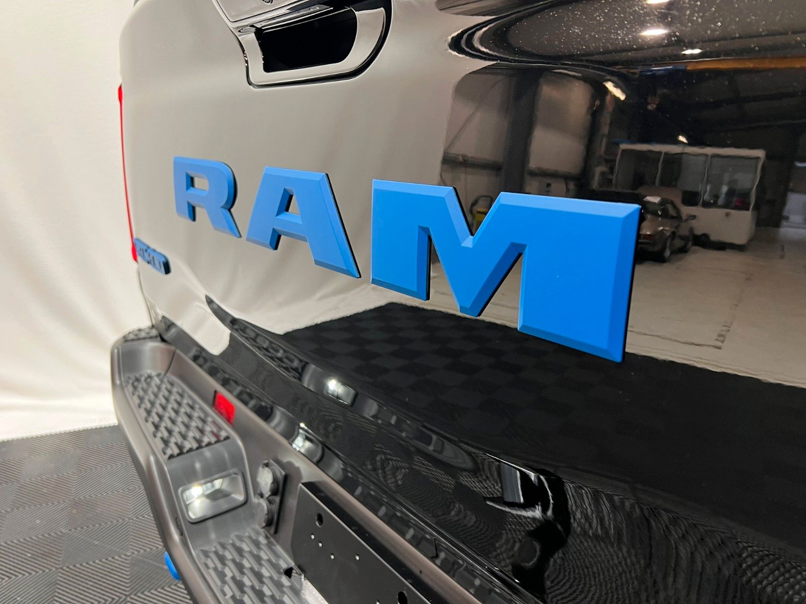 Fahrzeugabbildung Dodge RAM 1500 RHO H/O BLUE Edition