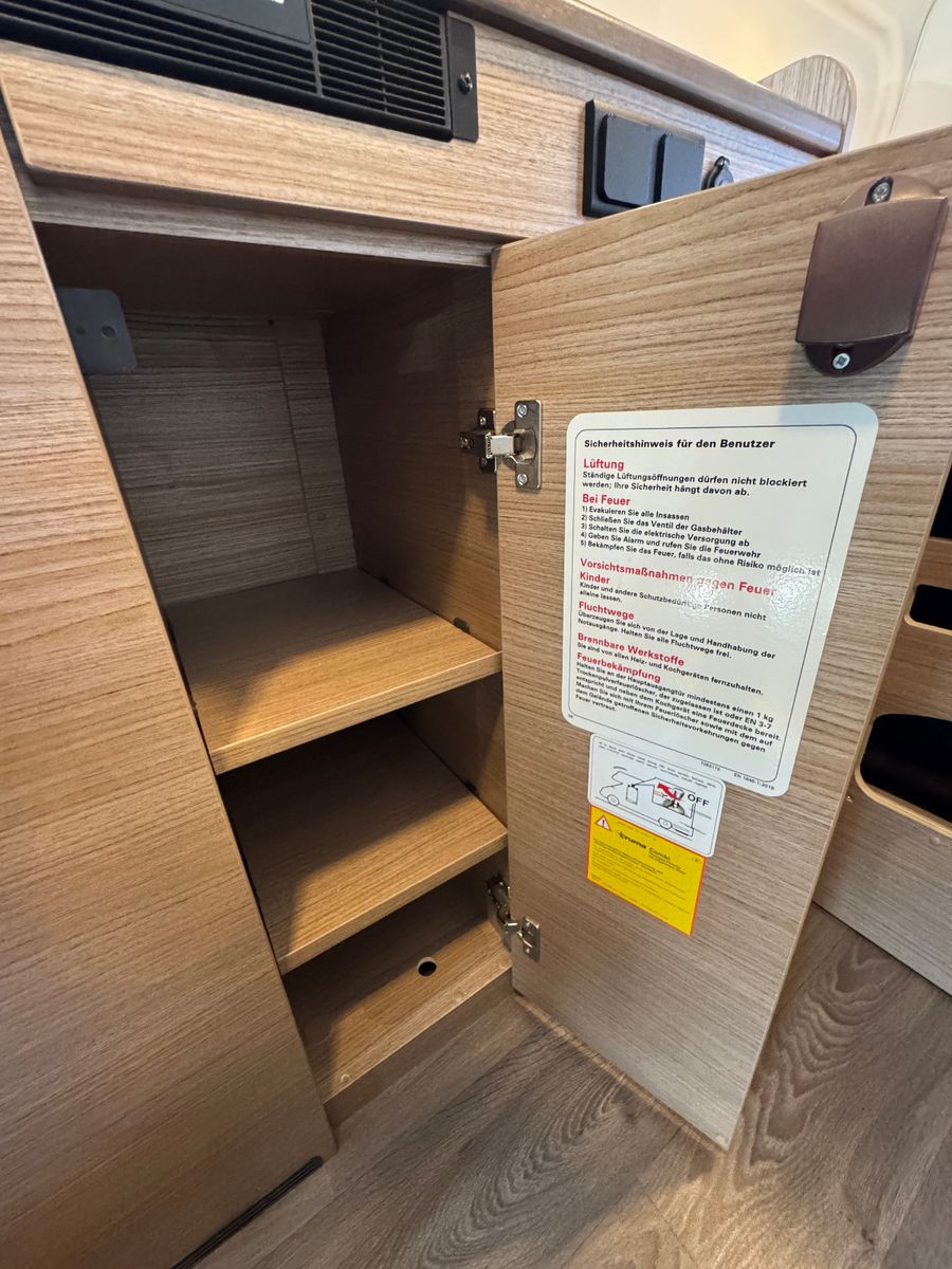 Fahrzeugabbildung Carado CV 540 EDITION 15 AUFSTELLDACH SONDERLACKIERUNG