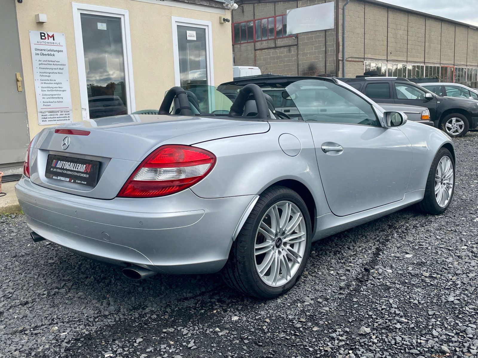 Fahrzeugabbildung Mercedes-Benz SLK 350 Roadster Aut Navi Leder Xenon SCHECKHEFT