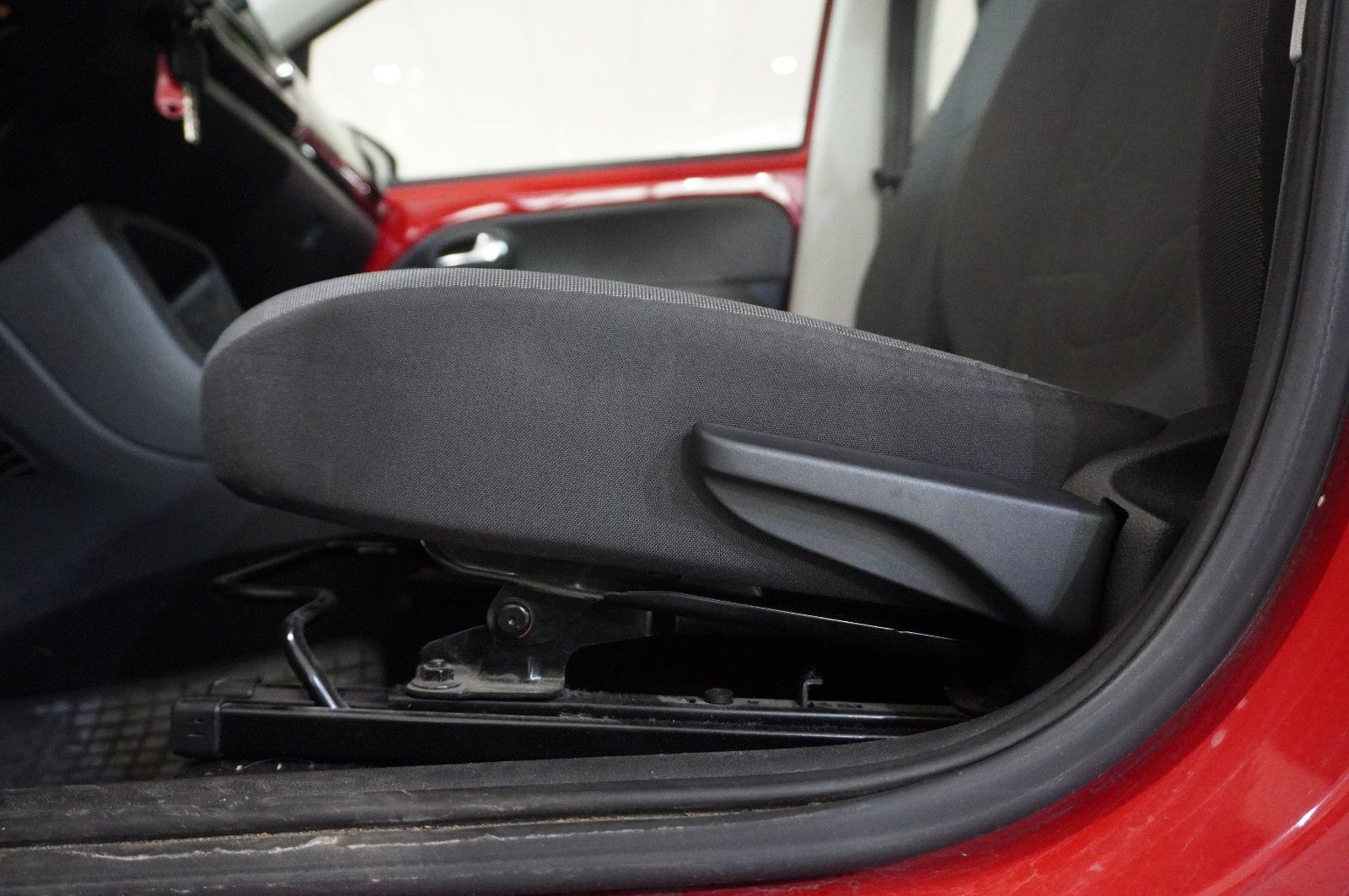 Fahrzeugabbildung Volkswagen up! 1.0 MOVE 5-TÜR AUTOMATIK KLIMA/AUX/CD