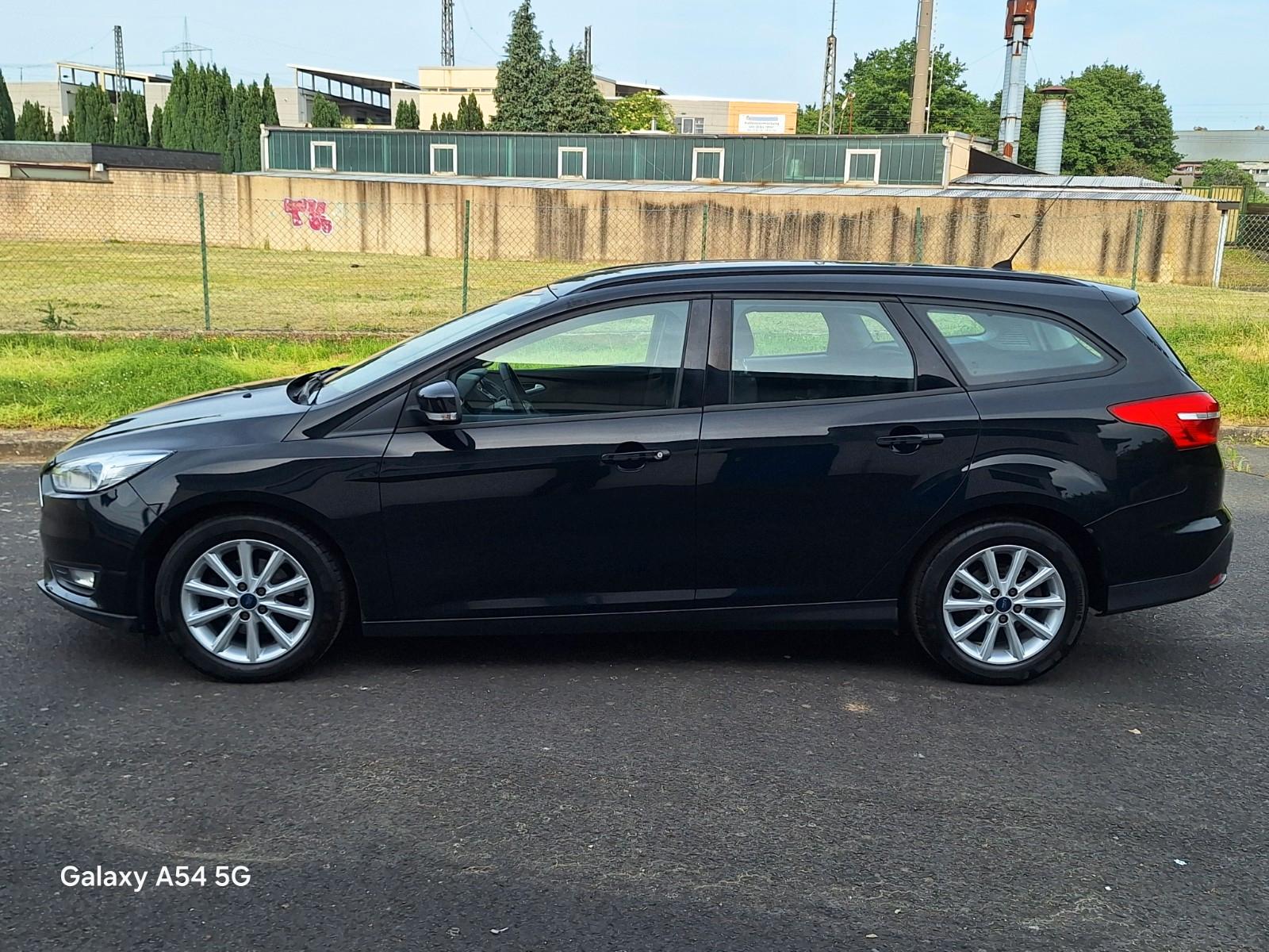 Ford Focus 2015 — interior