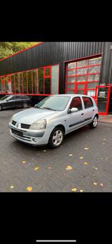 Renault Clio 1.2 16V Authentique Authentique - Renault Clio aus 2002: 1.2