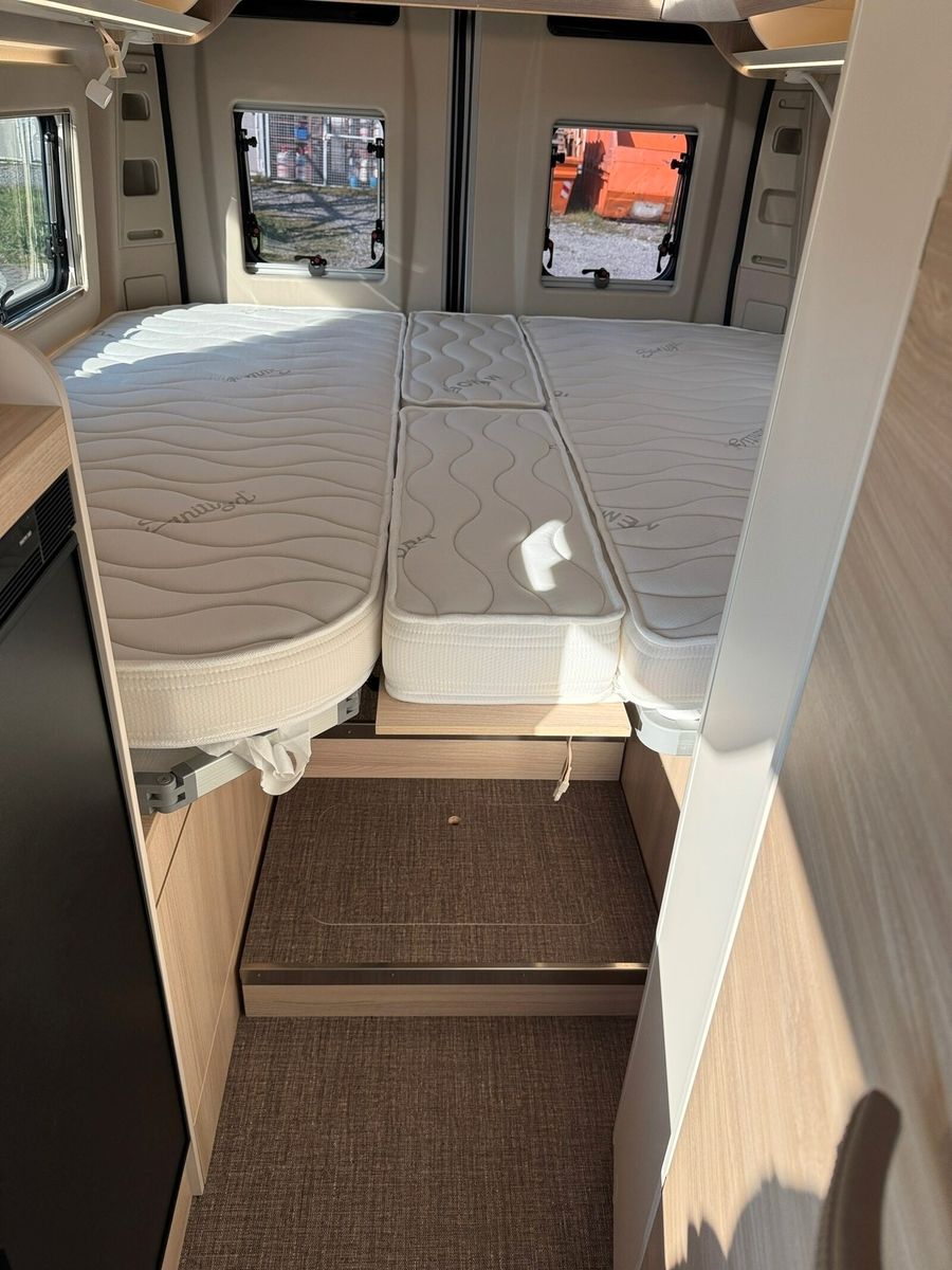 Fahrzeugabbildung Eura Mobil Van V 635 EB 180 PS, Automatik, Panoramadach