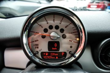 Fahrzeugabbildung MINI Cooper 1.6 Automatik CHILI-PAKET PDC SIHZG 2HAND
