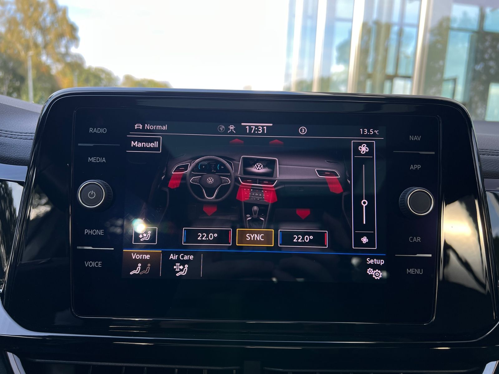 Fahrzeugabbildung Volkswagen T-Roc 1.0 TSI R-Line *AHK, LED-Plus, ACC, Panora