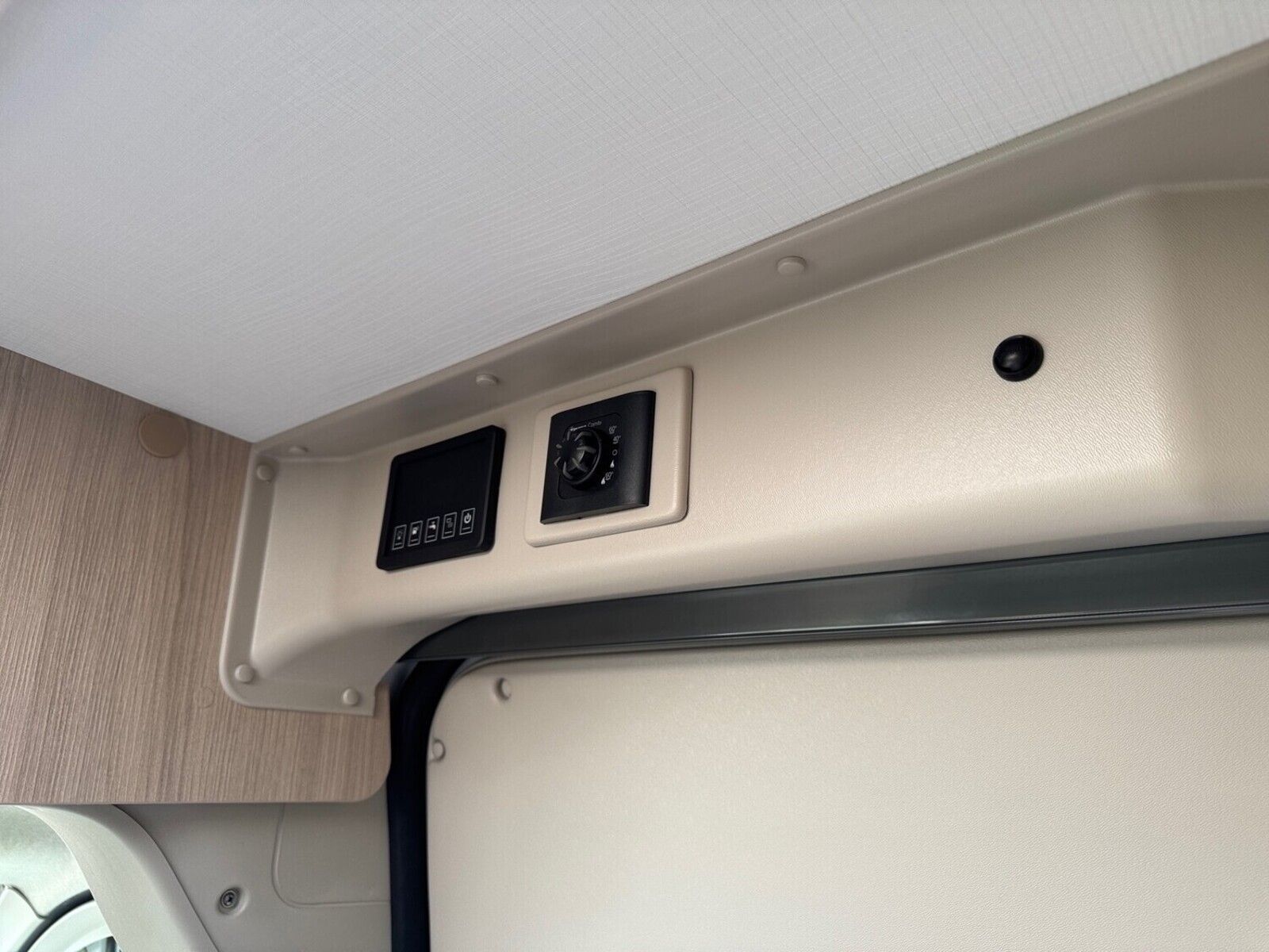 Fahrzeugabbildung Forster Livin Up FV599EBL Solar,Markise,RK