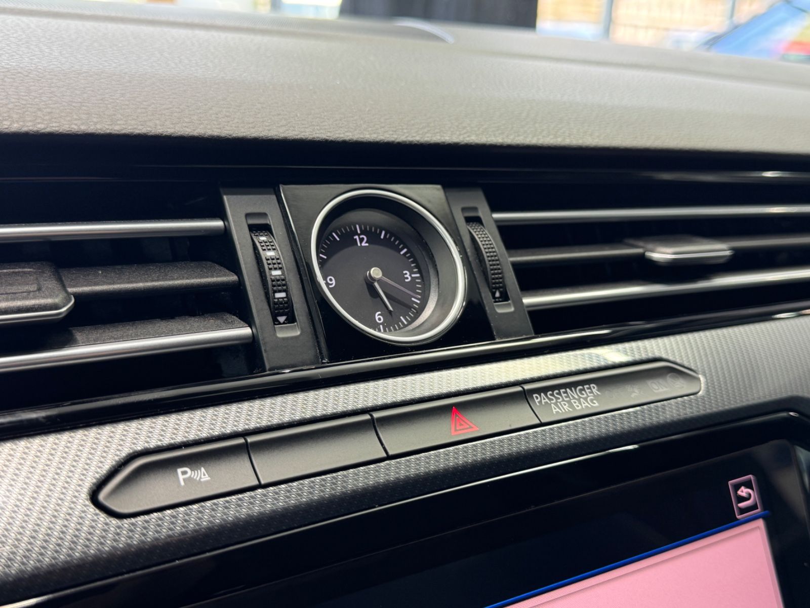 Fahrzeugabbildung Volkswagen Arteon R-Line|DSG|NAVI|ACC|DIGI-TACHO|1.HAND