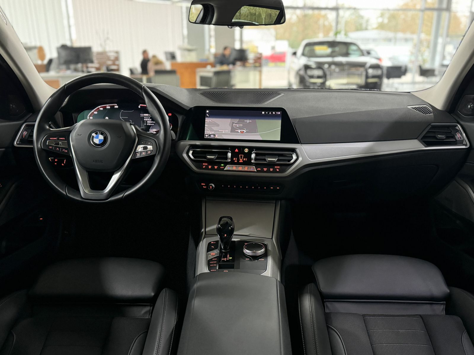 Fahrzeugabbildung BMW 320d Kamera HUD DAB H/K WLAN AHK Alarm Sport LED