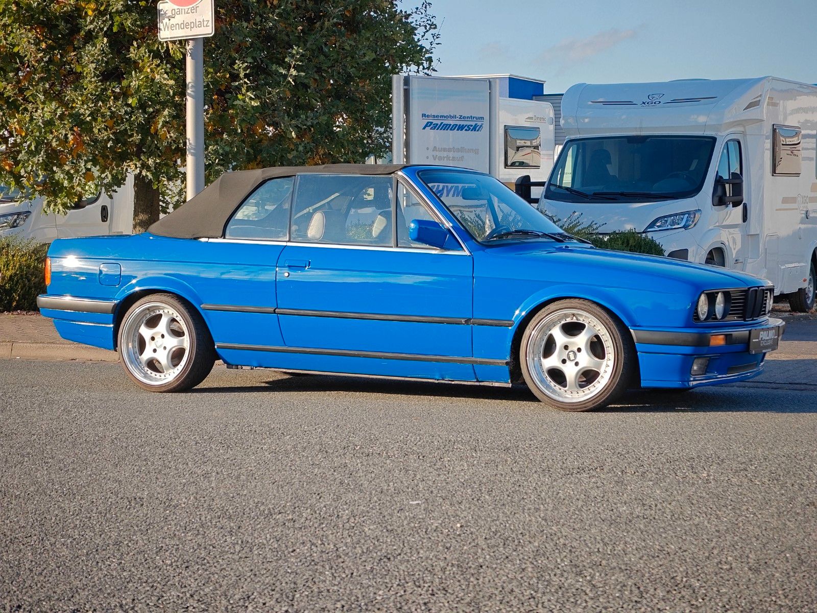 Fahrzeugabbildung BMW 318i Cabrio E30 - Lack NEU, Verdeck NEU