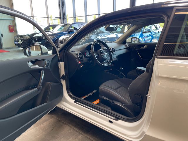 Audi A1 ambition *BI-XENON*NAVI*SZHZ*TEMPOMAT*PDC*