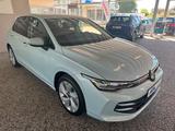 Volkswagen Golf VIII 1.5 eTSI DSG Life | KAM | APP | ACC | - : Limousine