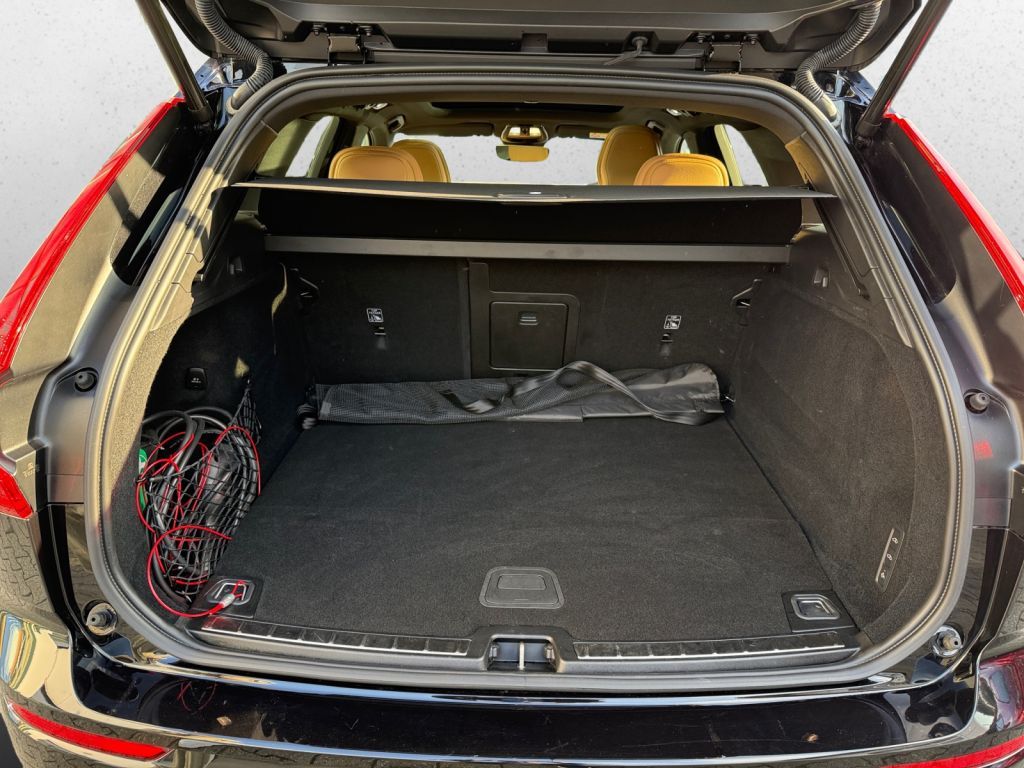 VOLVO XC60 T6 AWD Plug-in Hybrid Plus Bright Adaptives VOLVO XC60 T6 AWD Plug-in Hybrid Plus Bright Adaptives