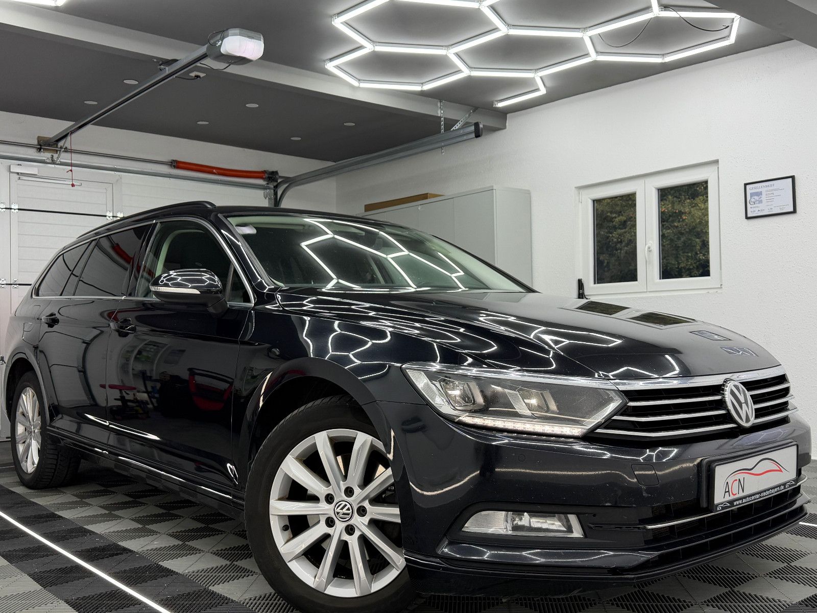 Fahrzeugabbildung Volkswagen Passat Variant Comfortline/ACC/HuD/LED/MASSAGE