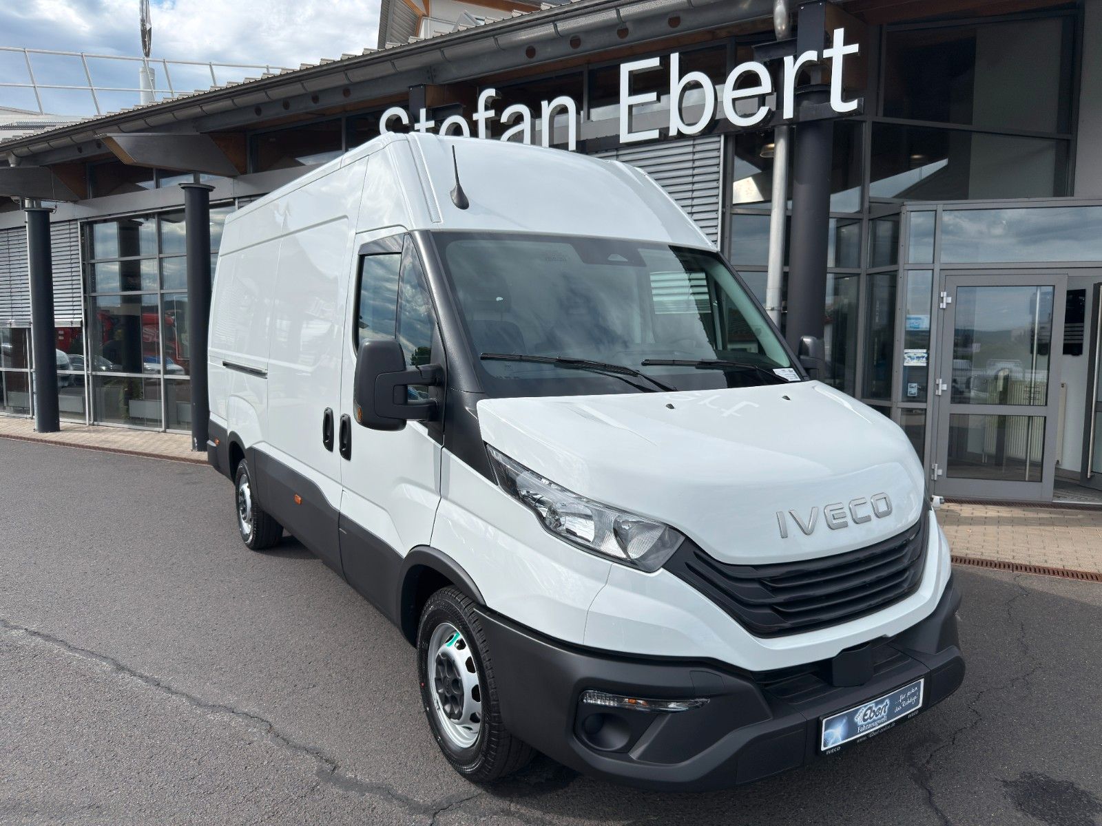 Fahrzeugabbildung Iveco Daily 35S14B V Airlineschienensystem *AHK 3,5 t*