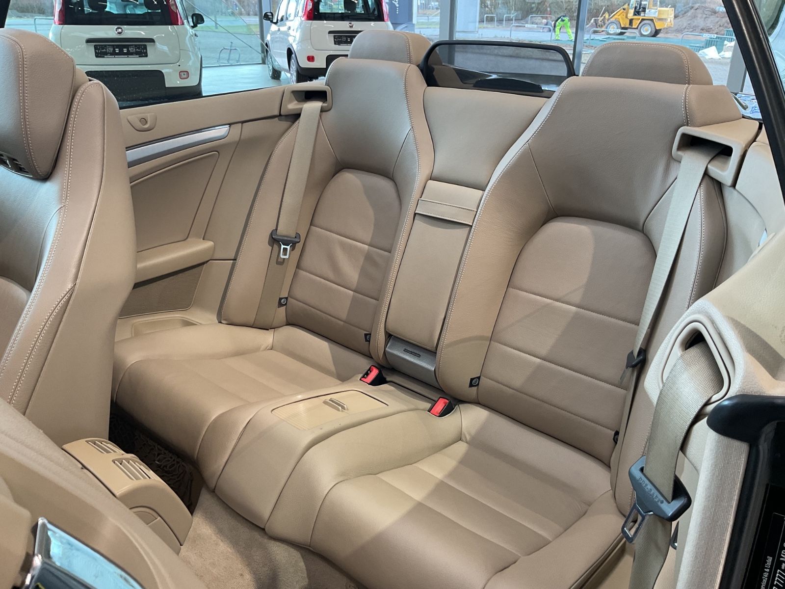 Fahrzeugabbildung Mercedes-Benz E 250 CGI AMG-Paket, H-K Sound, Memory, 8-Fach