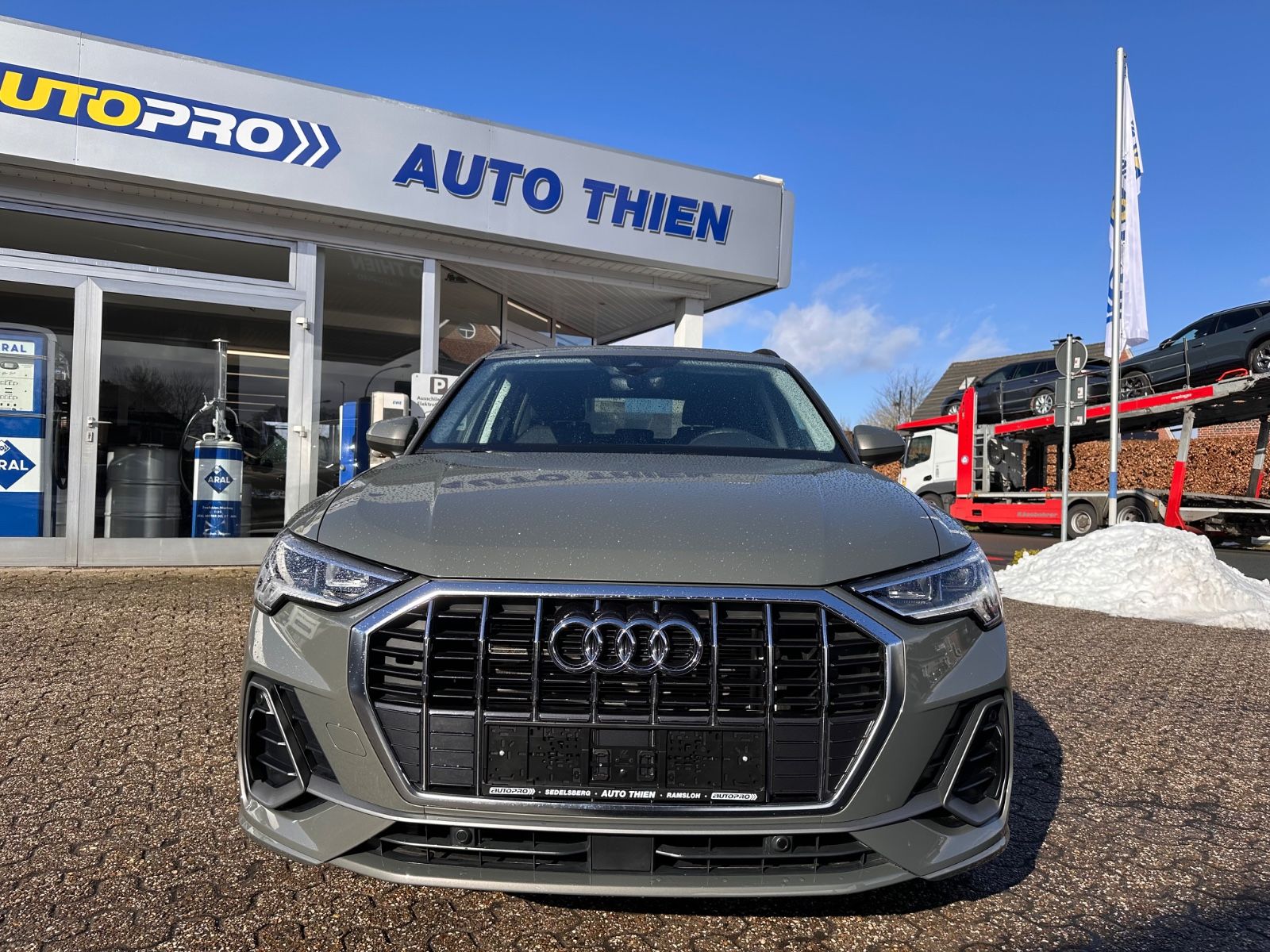 Fahrzeugabbildung Audi Q3 35 TFSI S line S Tronic Navi/ACC/SHZG/LED/PDC