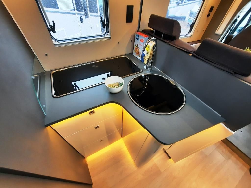 Fahrzeugabbildung Laika Kosmo L 409 Verfüg./Sparen Sie 16.034,- €