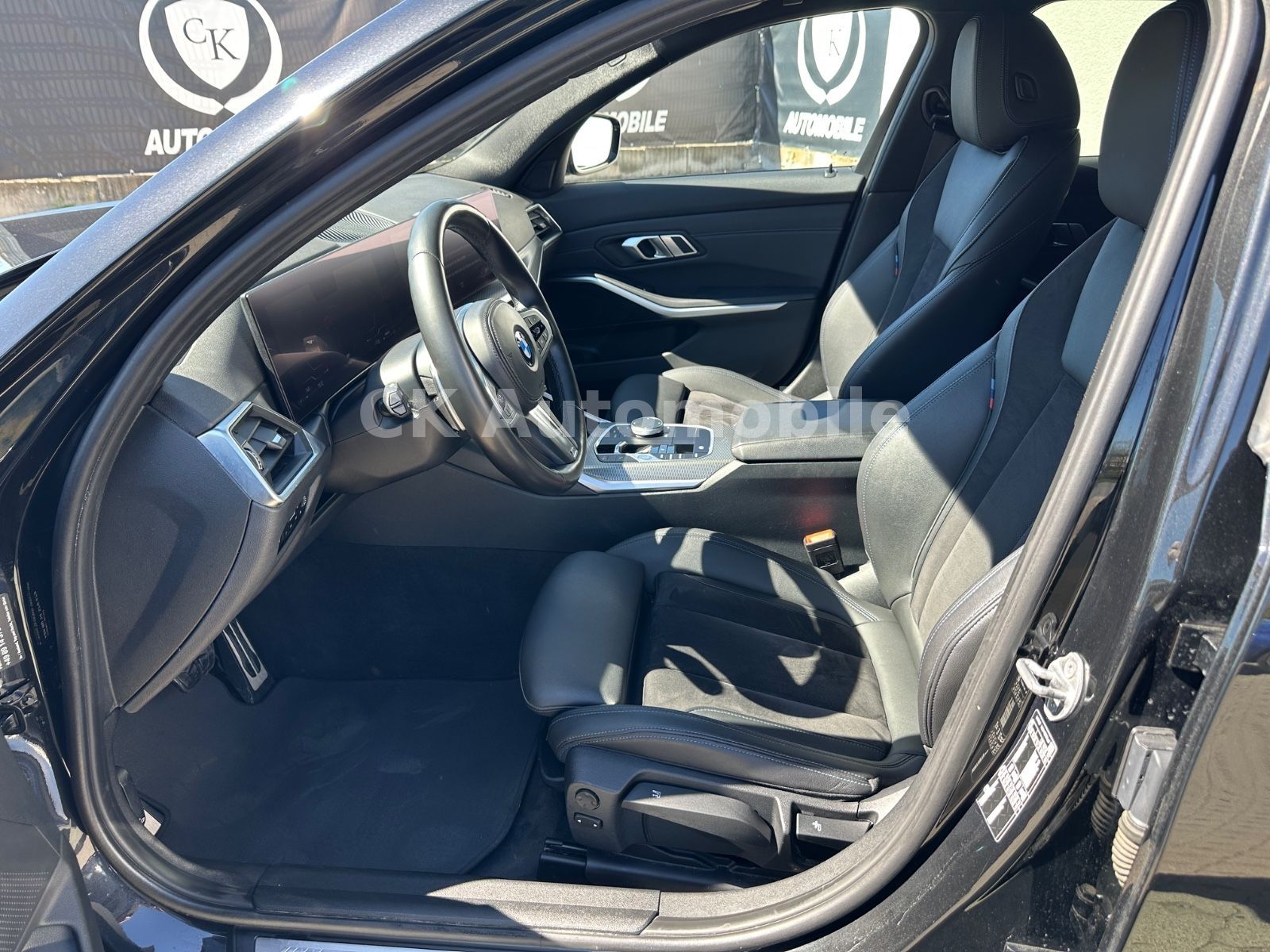 Fahrzeugabbildung BMW 320d Touring M-Sport Facelift/Shadow-Line/Navi