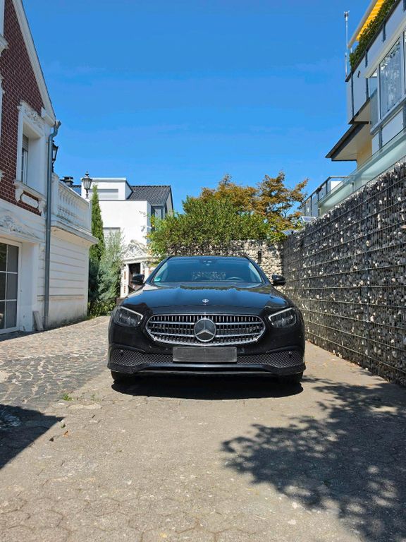 Image of Mercedes-Benz E 220