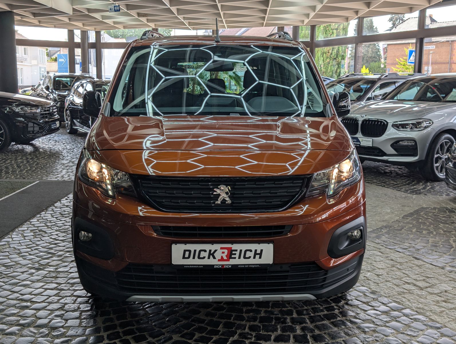 Fahrzeugabbildung Peugeot Rifter GT N1 L1 PANO XENON APP TEMP KAM ALU 17"