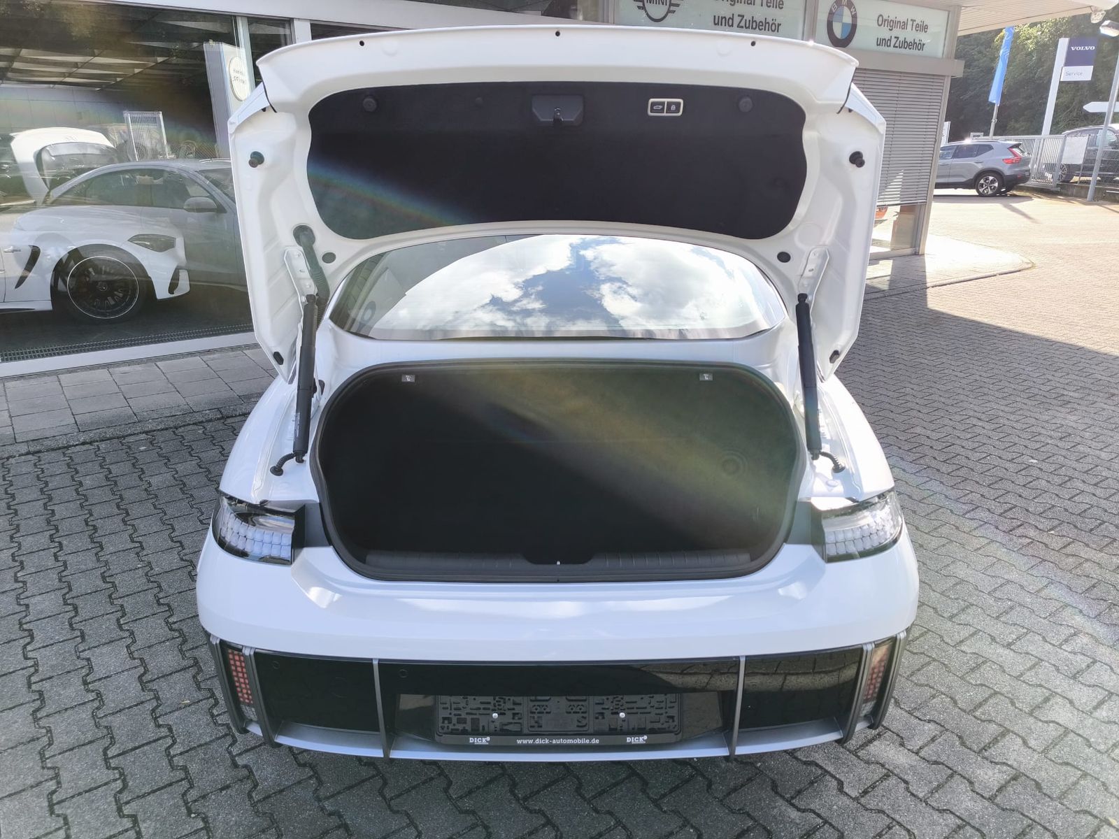 Fahrzeugabbildung Hyundai Ioniq 6 2WD NAVI+LED+SHZ+KAMERA+DAB+PDC+ACC+18"+