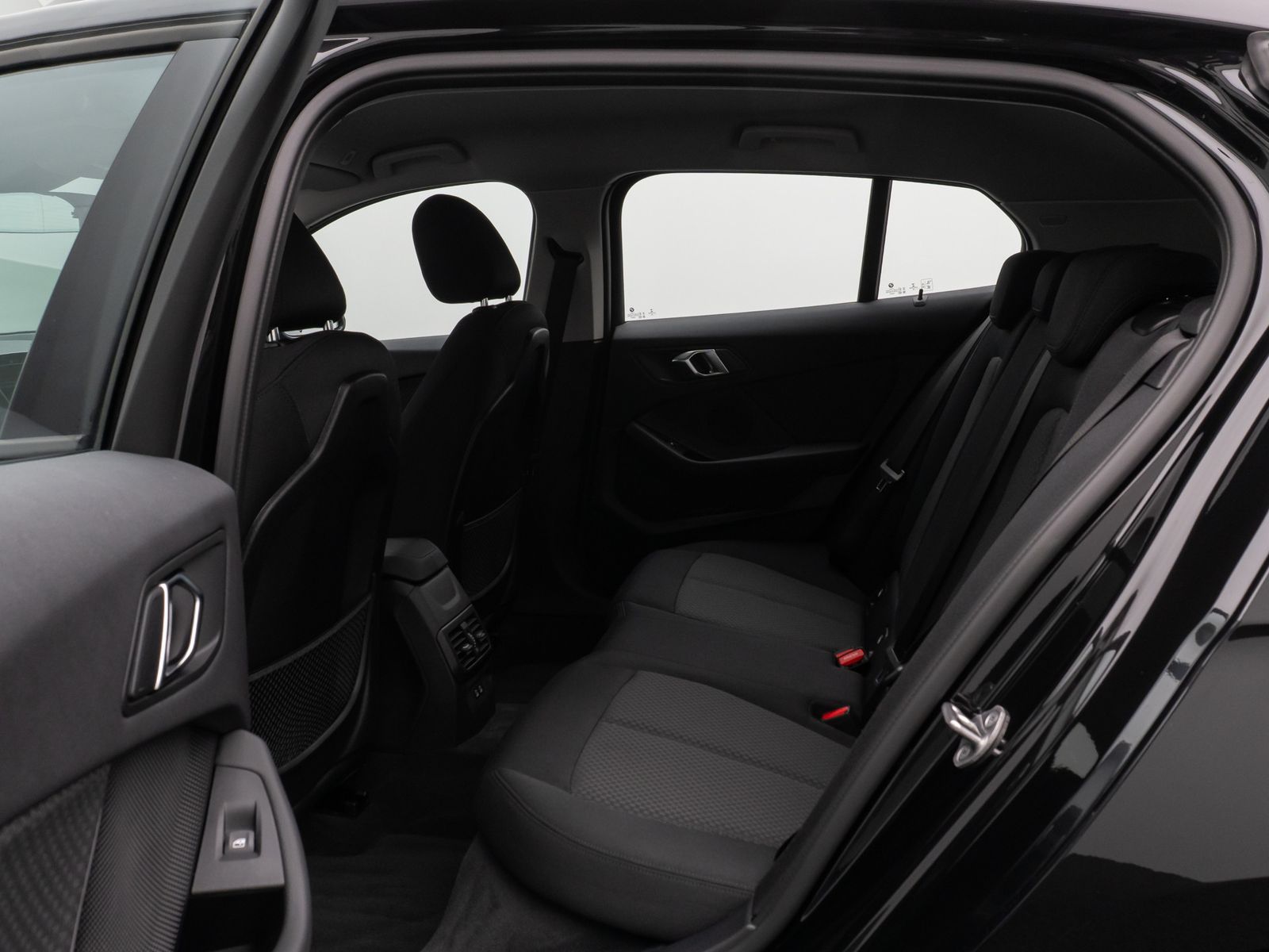 Fahrzeugabbildung BMW 118i PDC DAB CockPitPro AHKFernlichtassistent