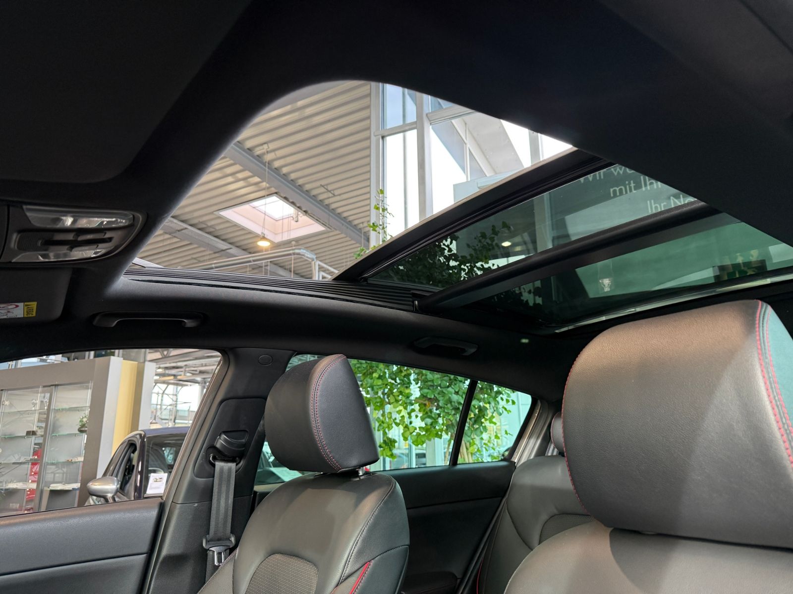 Fahrzeugabbildung Kia Sportage GT-Line AWD PANO AHK ACC