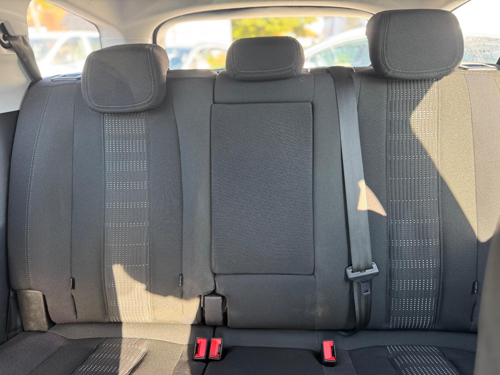 Peugeot 308 2015 — photo 16