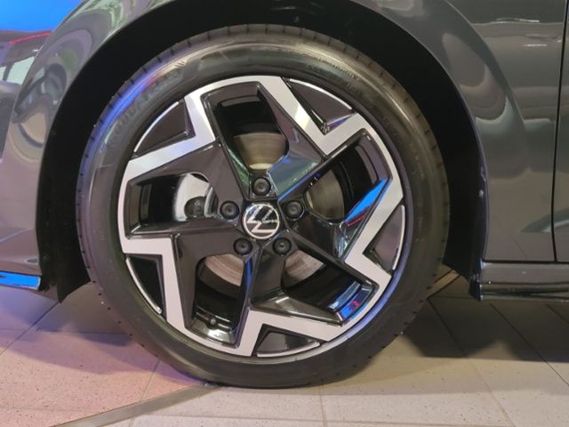 Fahrzeugabbildung Volkswagen Golf R-LINE 1,5 TSI ACC KAMERA PDC APP CONNECT D