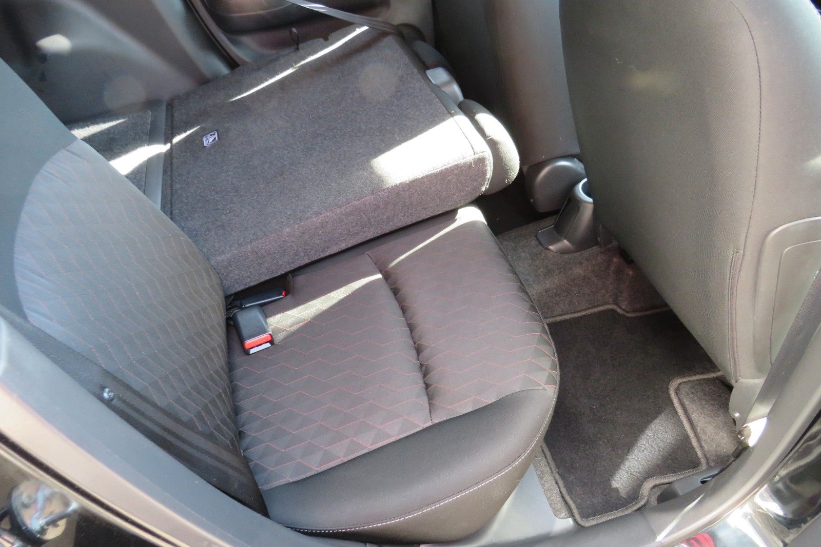 Fahrzeugabbildung Mitsubishi Space Star Edition SITZH. DAB KLIMA GRA ALU 1.HD