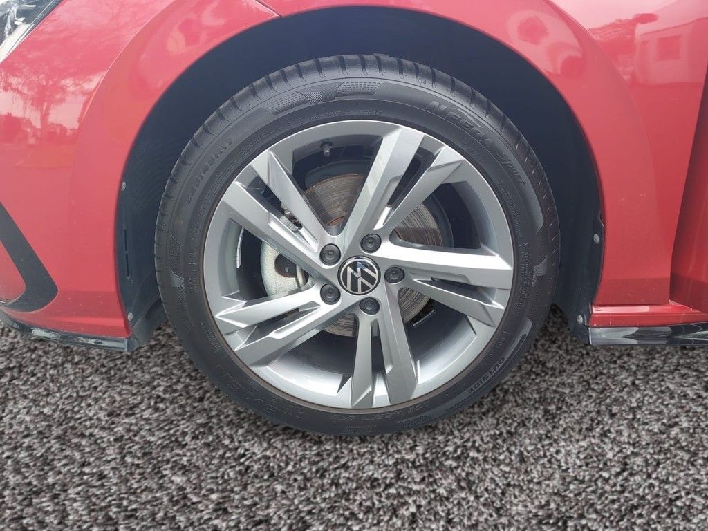 Fahrzeugabbildung Volkswagen Golf 1.5 eTSI DSG R-Line Standheizung