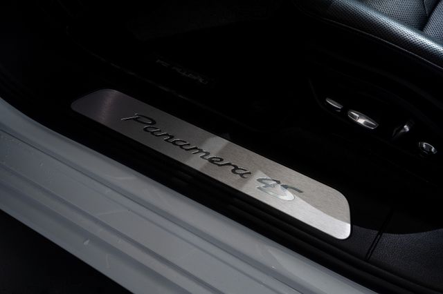 Fahrzeugabbildung Porsche Panamera 4S Approved 4 Seats Sport Chrono