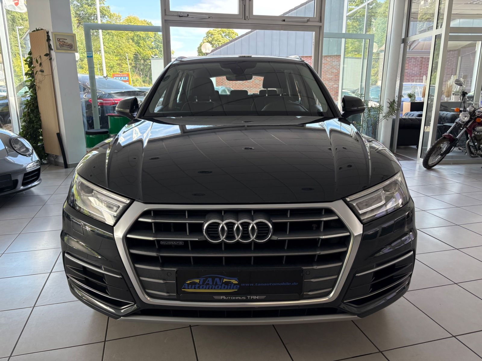 Fahrzeugabbildung Audi Q5 quattro sport