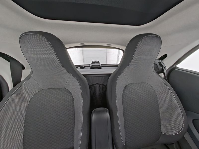 Fahrzeugabbildung Smart Smart fortwo EQ*JBL*PANO*22kW*LED*CARBON-OPTIK*