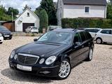 Mercedes-Benz E 230 E T-Modell E 230 - Mercedes-Benz E 230 mit Benzin-Antrieb