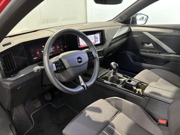 Fotografie des Opel Astra 1.2 Turbo GS AHK Navi