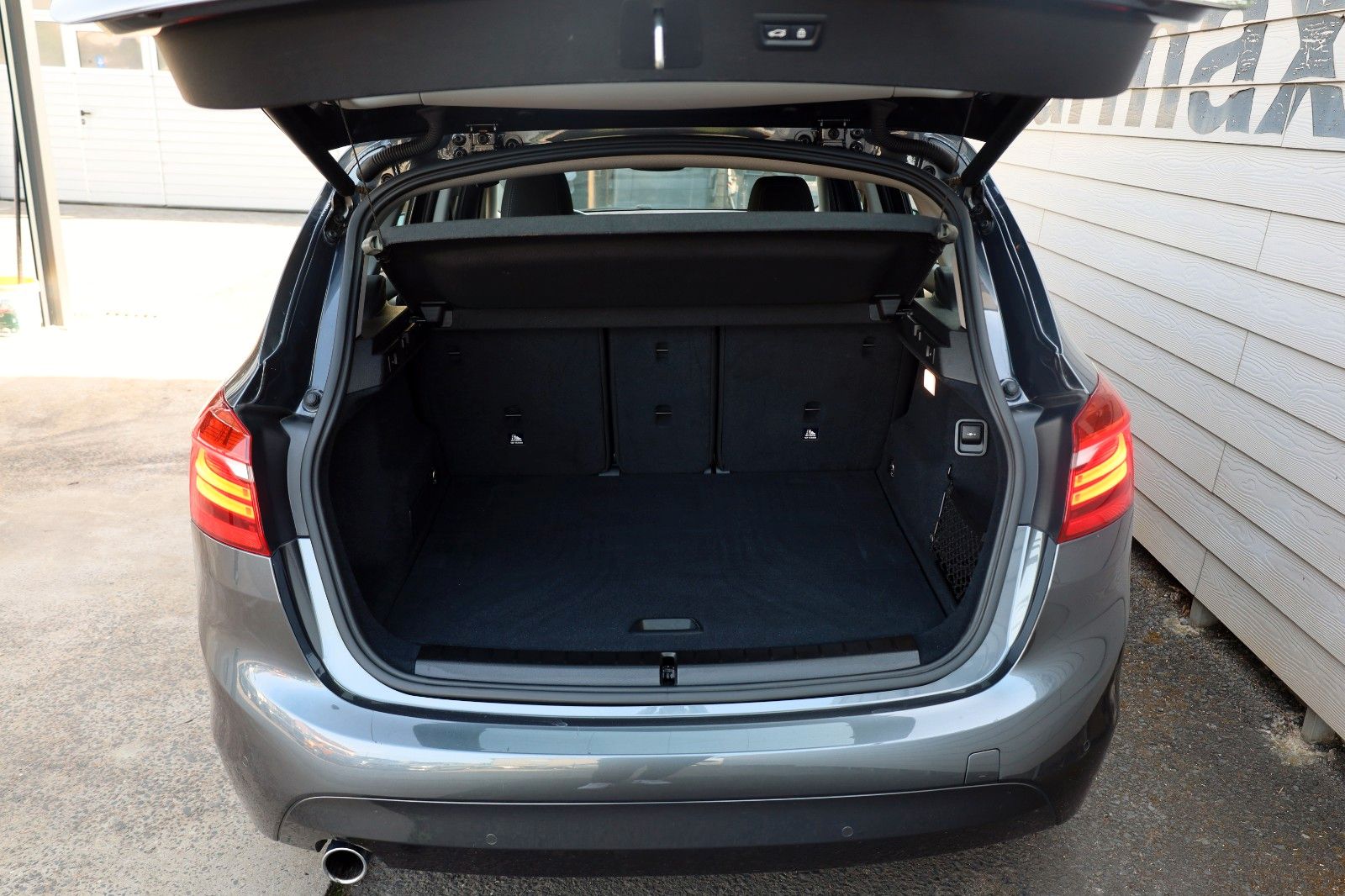 Fahrzeugabbildung BMW 218iA Advantage Active Tourer Navi,LED,SH,PDC
