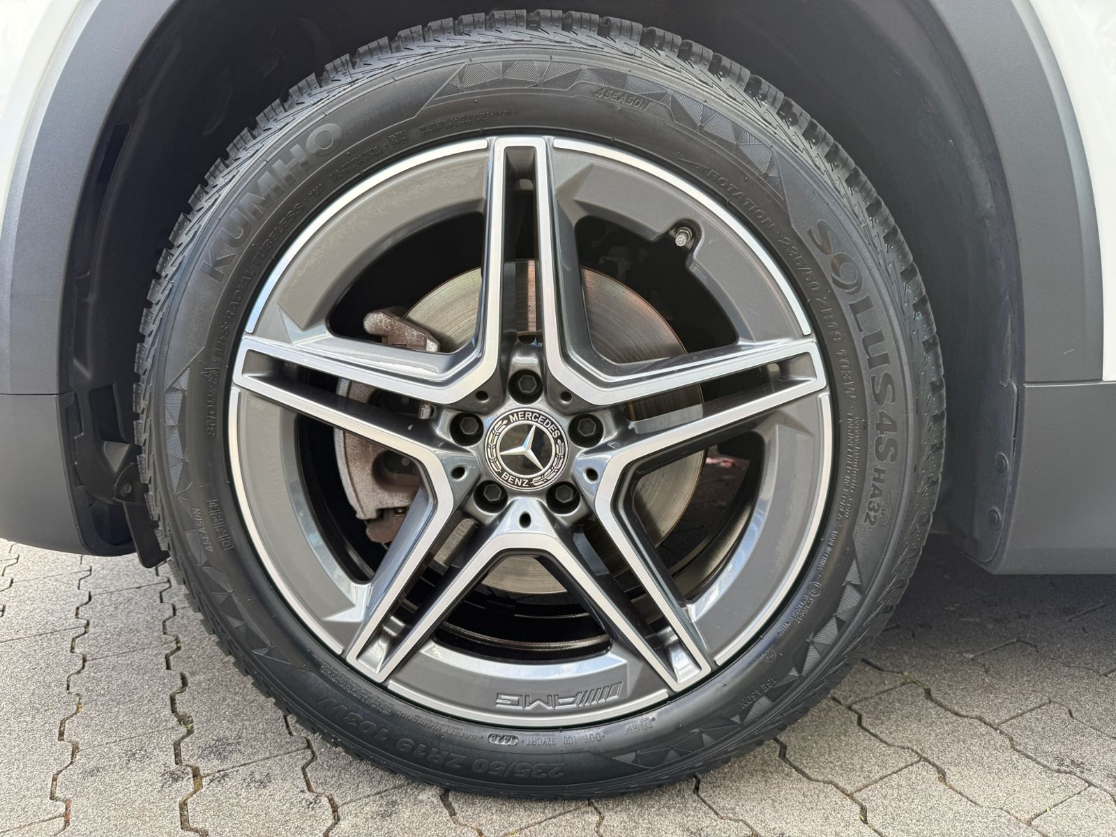 Fahrzeugabbildung Mercedes-Benz GLB 250 AMG Line LED MBUX HIGH NAV RFK 19"